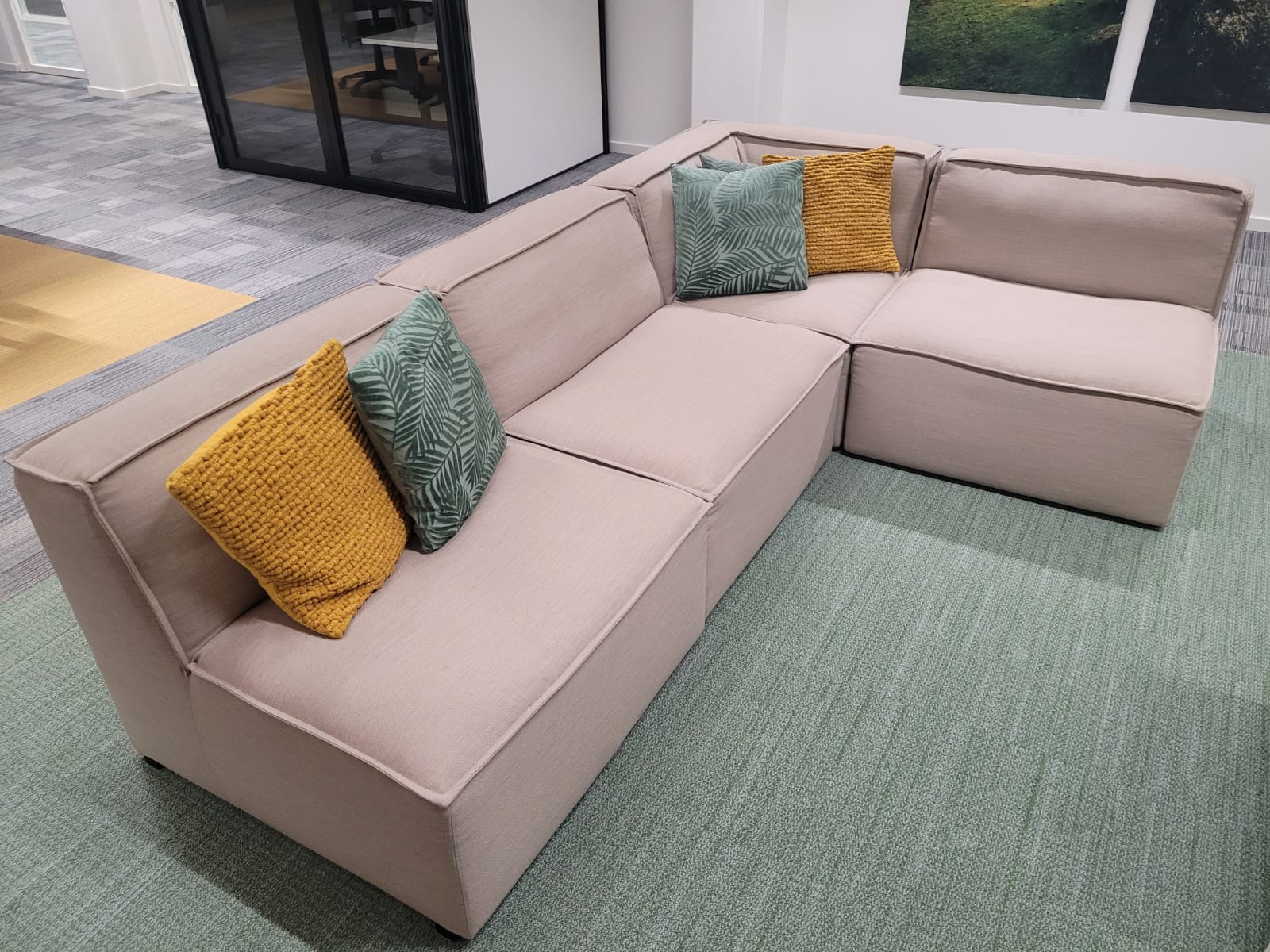 Na reiniging: Modulaire kantoorbank · Groningen