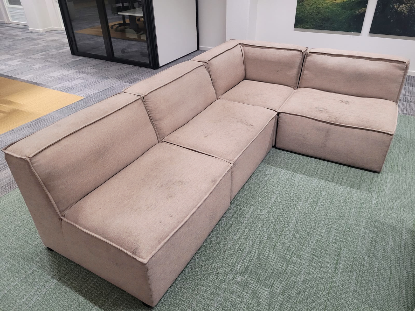 Voor reiniging: Modulaire kantoorbank · Groningen